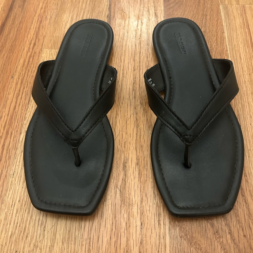 OLD NAVY Black Women's Leather Thong Sandals